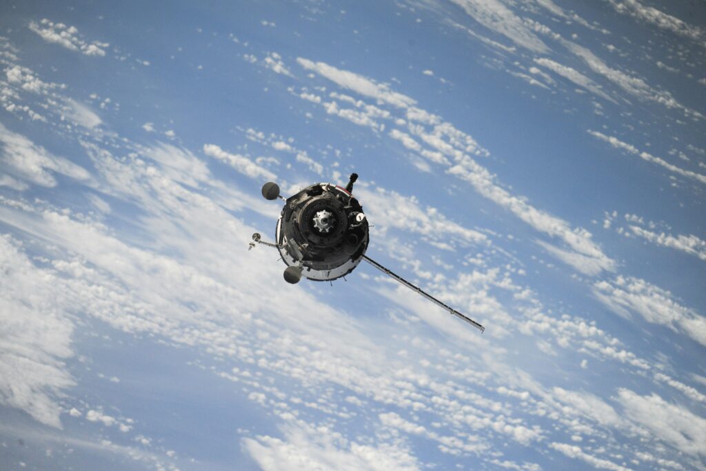 France Commits €717 Million to Eutelsat’s LEO Constellation as Starlink Rival